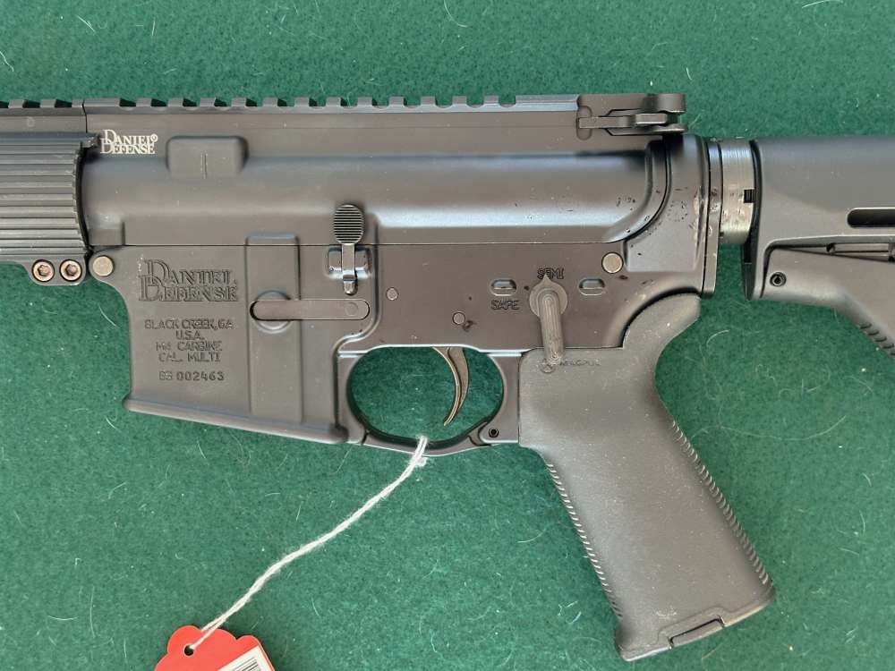 Superb Daniel Defense M4A1 Carbine, 16" bbl, 5.56 NATO, DD case and papers-img-3