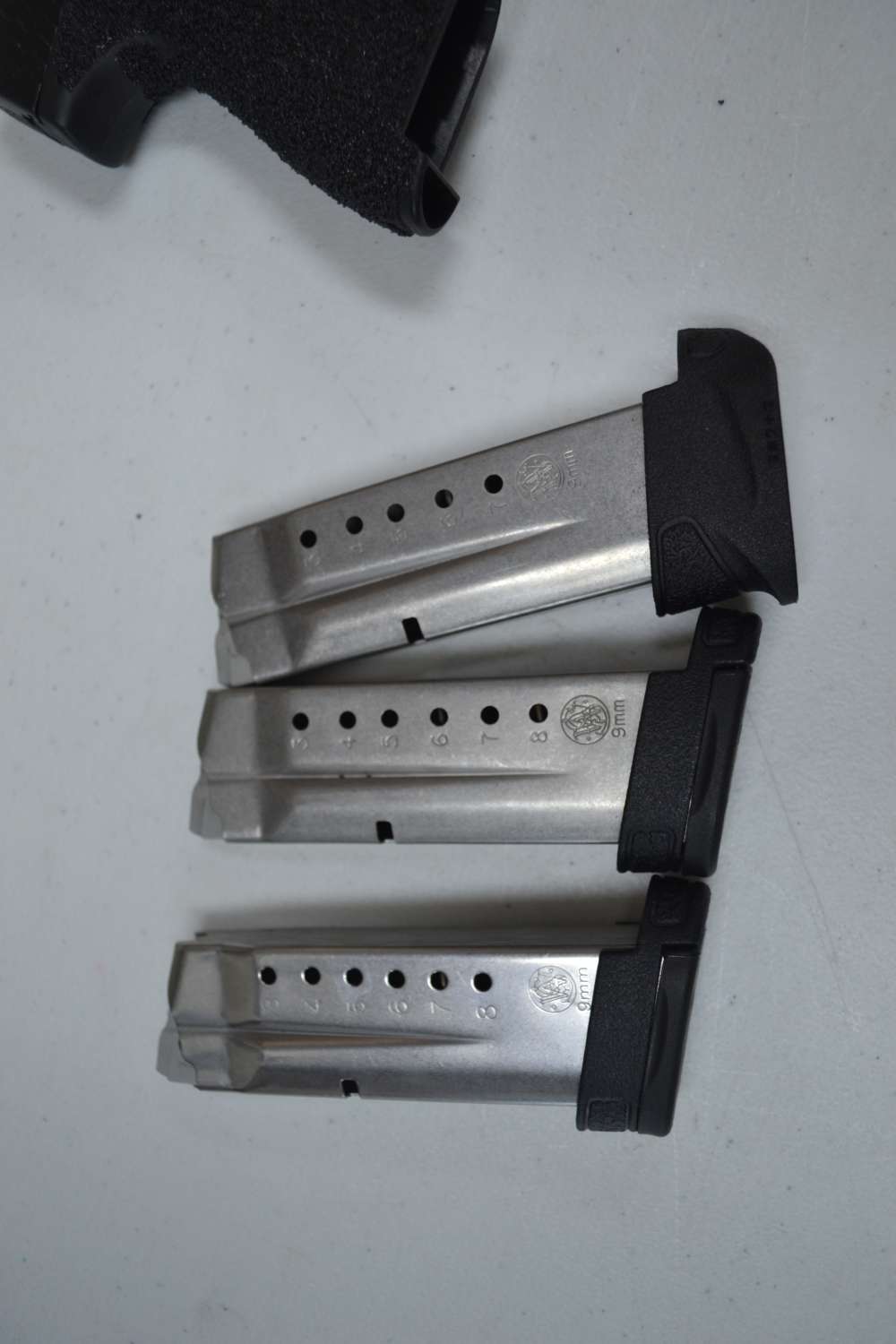S&W M&P9 Shield 9mmP s/a pistol 3" barrel 3 magazines, holster-img-4