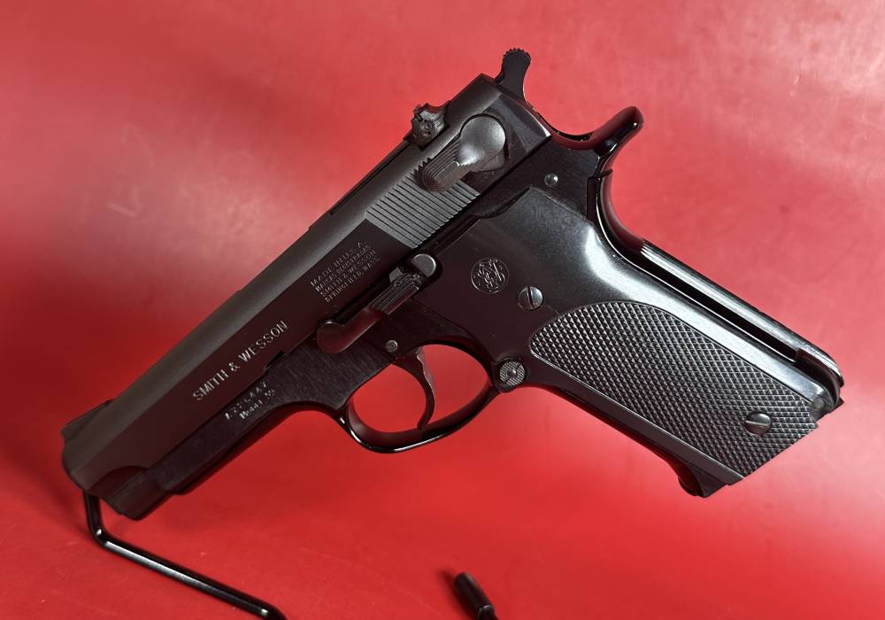 Smith & Wesson S&W Model 59 9mm. 2 15 rd mags, Box Tools Papers. Excellent-img-1