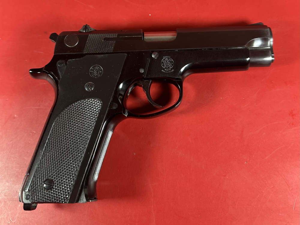 Smith & Wesson S&W Model 59 9mm. 2 15 rd mags, Box Tools Papers. Excellent-img-11