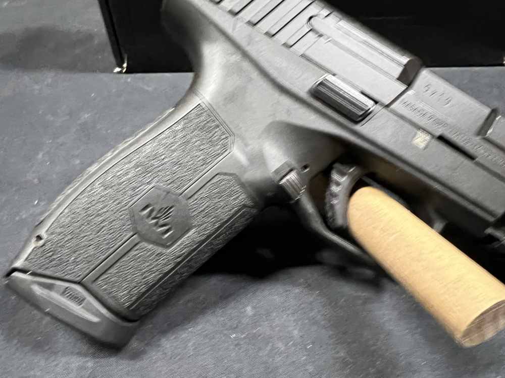 IWI Masada Semi auto pistol 9mm Luger 4.1” bbl optics ready 2 mags box-img-1