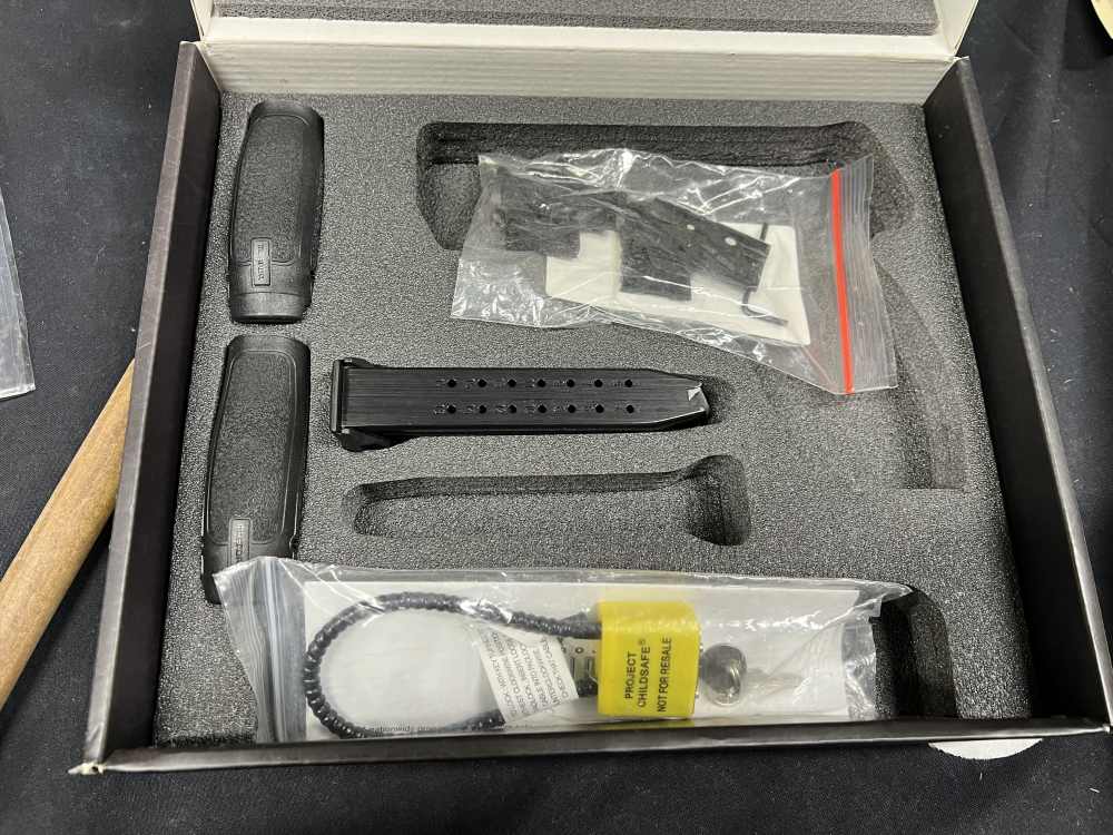 IWI Masada Semi auto pistol 9mm Luger 4.1” bbl optics ready 2 mags box-img-16