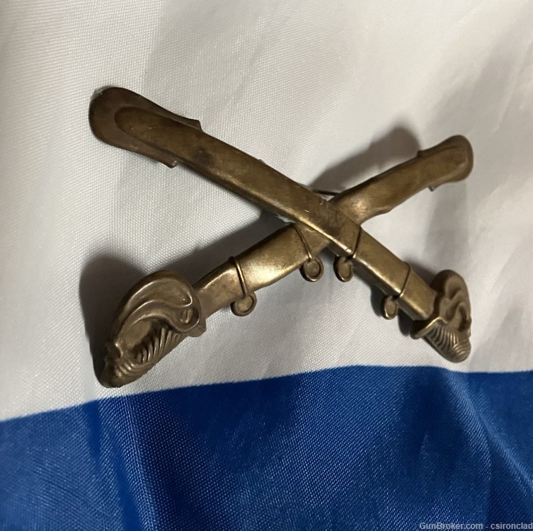 US Cavalry Crossed Sabers (Swords) hat pin insignia, Civil War original -img-2