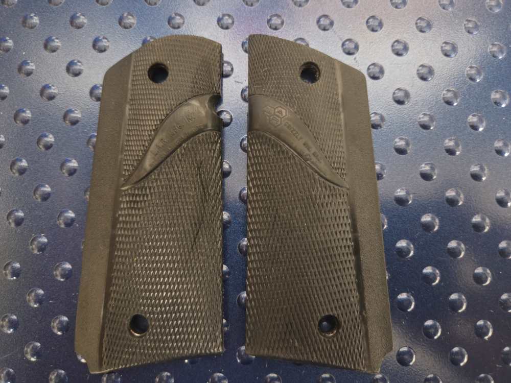 L..A.R. Grizzly Factory Grips-img-0
