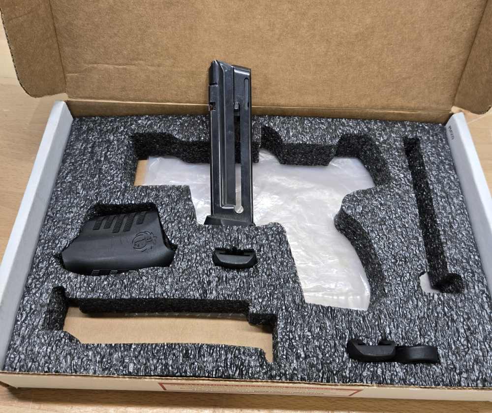 Ruger SR22 22lr Black 3.5" Semi Auto 10rd 2 Mags & Holster Discontinued!-img-1