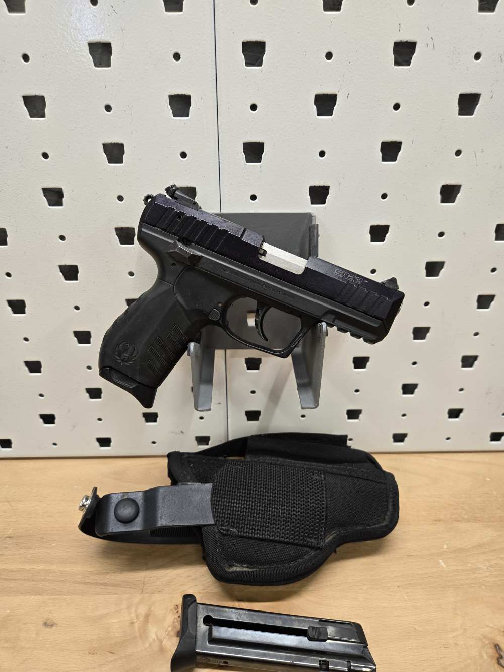 Ruger SR22 22lr Black 3.5" Semi Auto 10rd 2 Mags & Holster Discontinued!-img-3