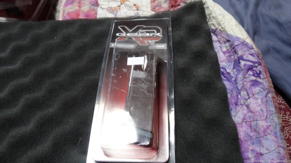 factory magazine.  springfield armory xd 40 12 round magazine-img-0