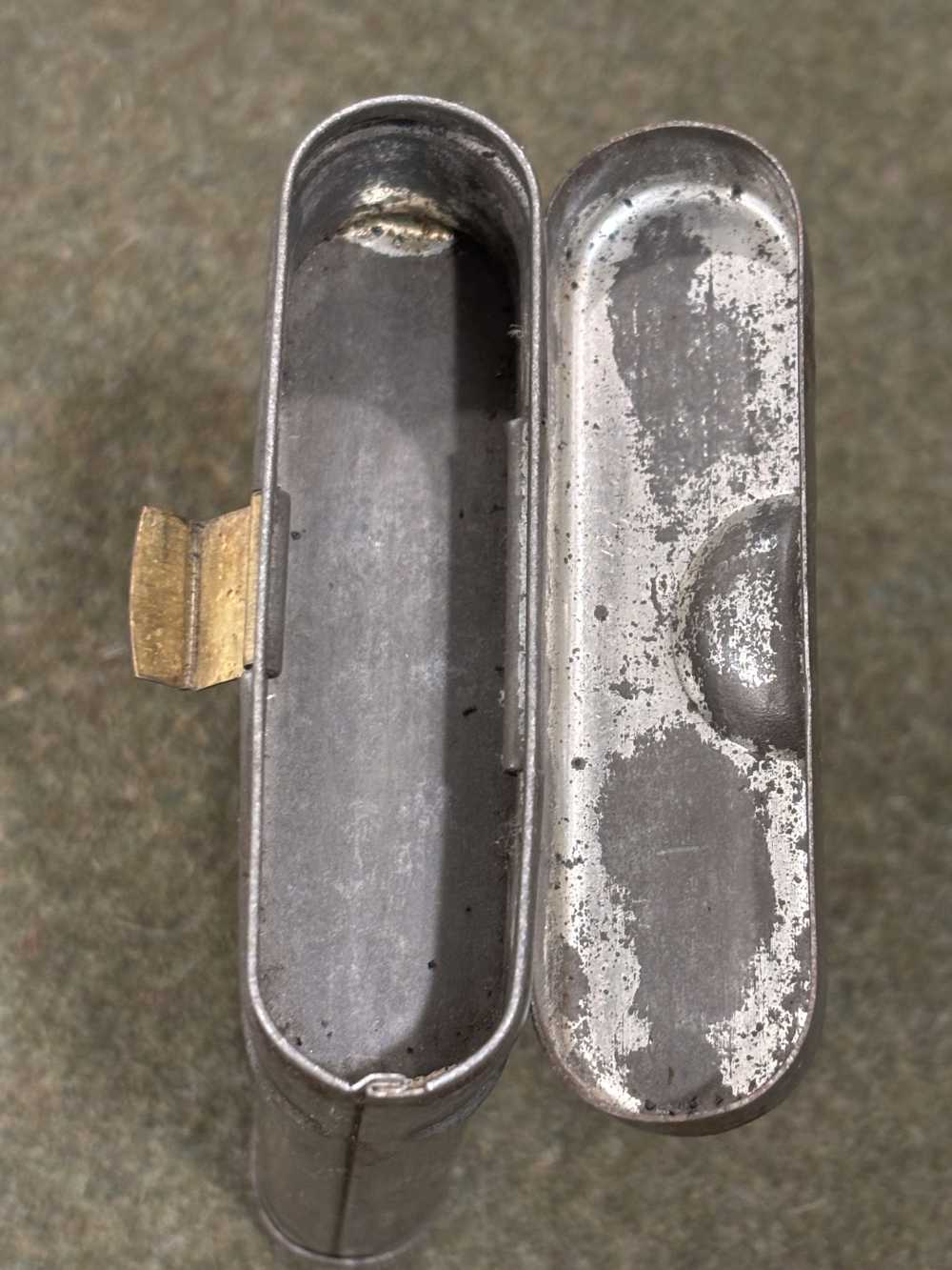 WWII German K98 - RG34 Cleaning Kit - Unmarked Tin - Good Condition-img-3