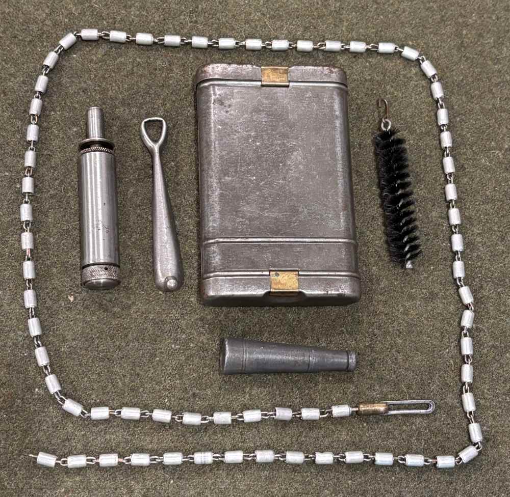 WWII German K98 - RG34 Cleaning Kit - Unmarked Tin - Good Condition-img-0