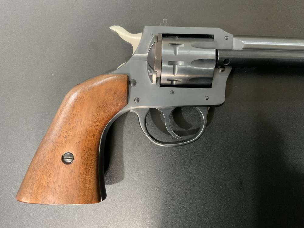 H&R 949 MINT NEW UNFIRED! Rare find here 22lr-img-3