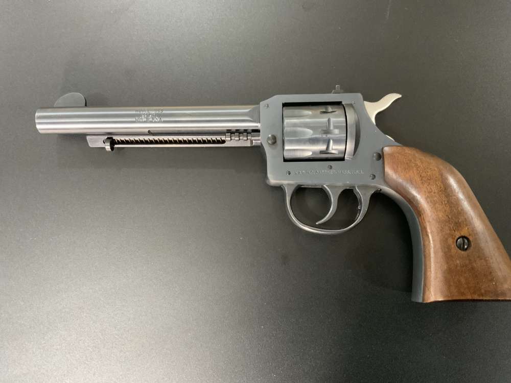 H&R 949 MINT NEW UNFIRED! Rare find here 22lr-img-2