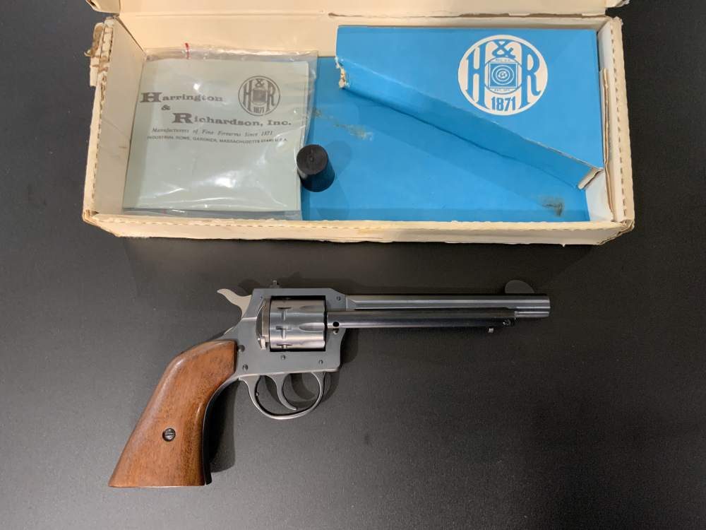H&R 949 MINT NEW UNFIRED! Rare find here 22lr-img-0