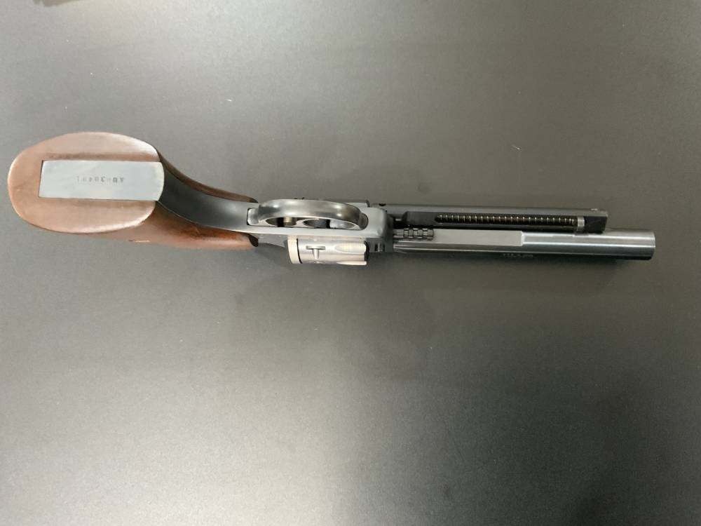 H&R 949 MINT NEW UNFIRED! Rare find here 22lr-img-6