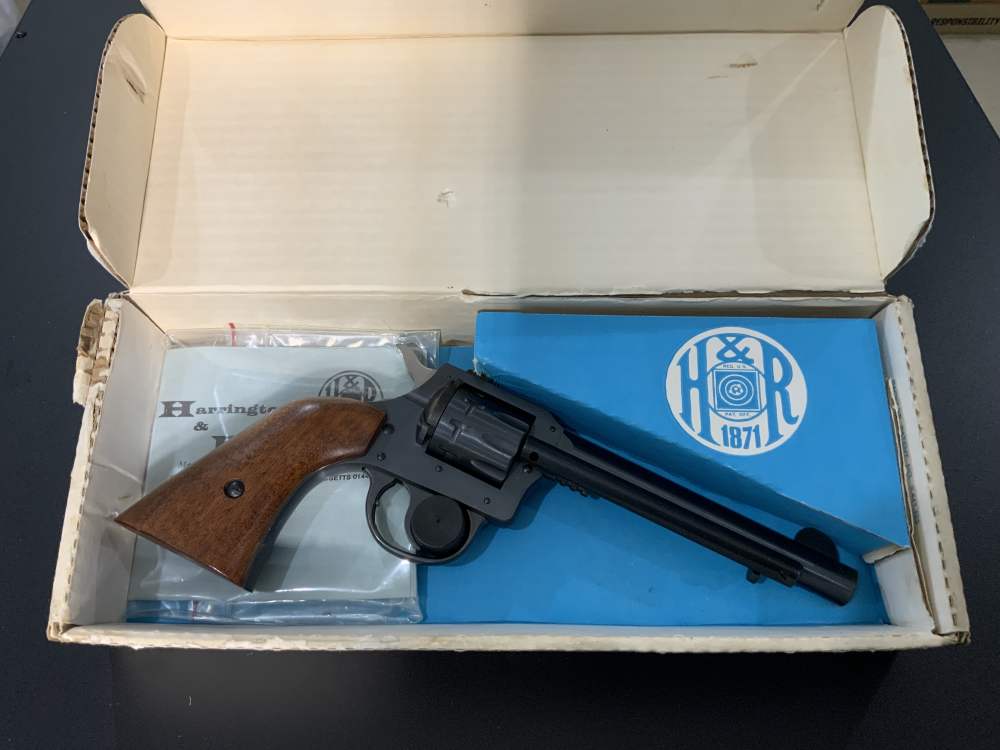 H&R 949 MINT NEW UNFIRED! Rare find here 22lr-img-10