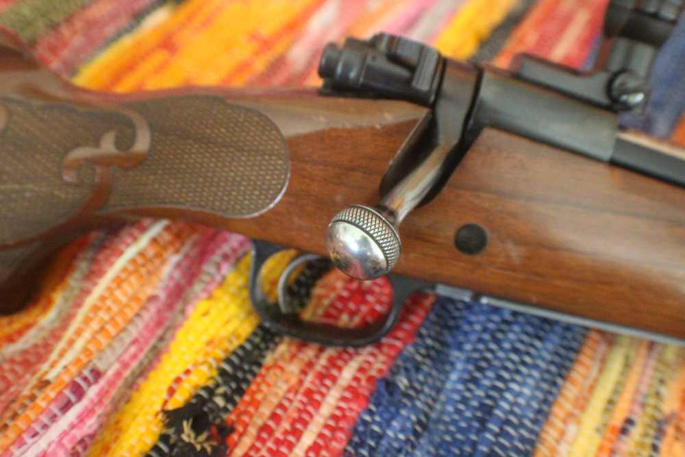 Winchester Model 70 Classic Featherweight 270 Winchester /22" FLuer De Lis -img-17