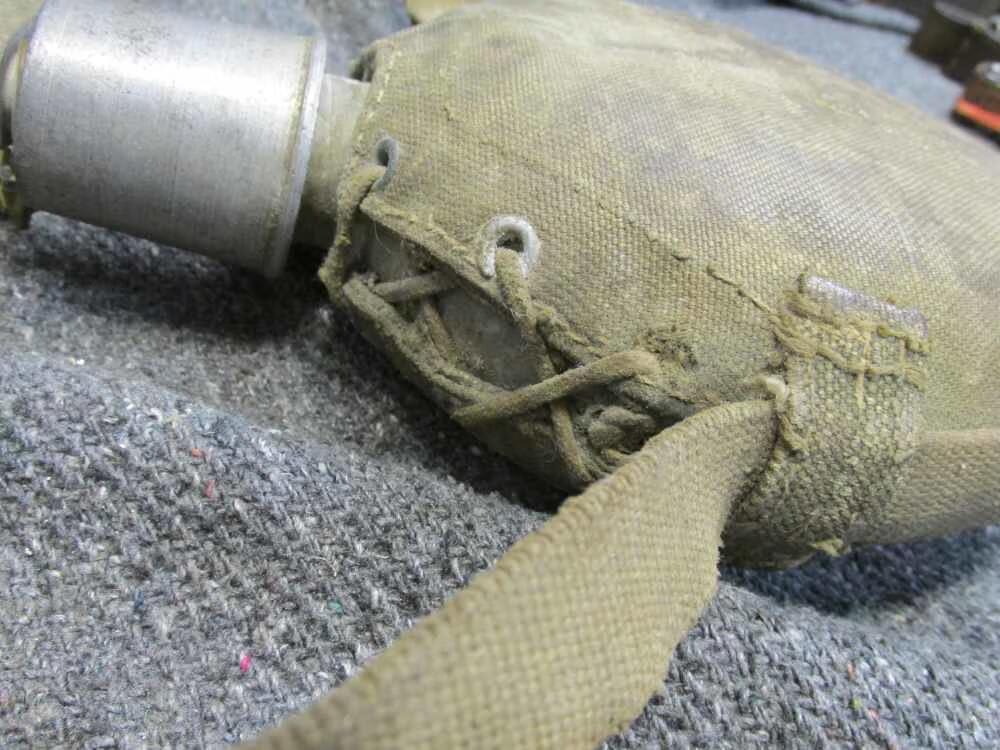 JAPANESE WWII NAVAL LANDING FORCE (MARINE) CANTEEN WITH KANJI ON COVER-img-4
