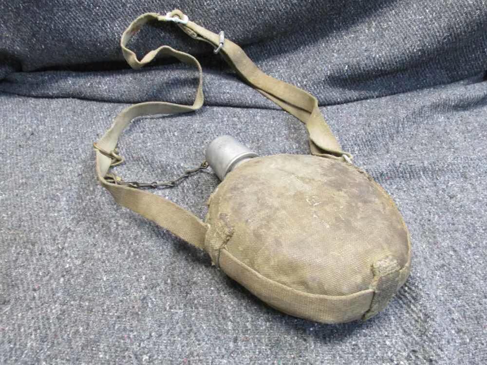 JAPANESE WWII NAVAL LANDING FORCE (MARINE) CANTEEN WITH KANJI ON COVER-img-1