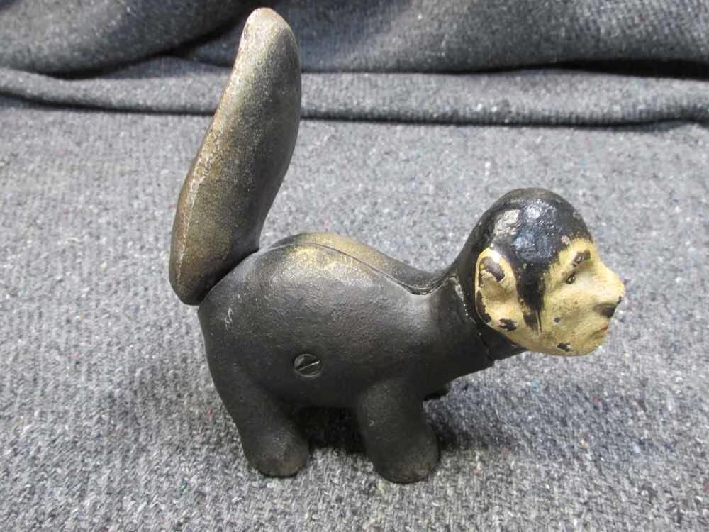 WWII CAST IRON SKUNK ADOLF H. WARTIME PROPAGANDA PIECE PRE-1945-img-3
