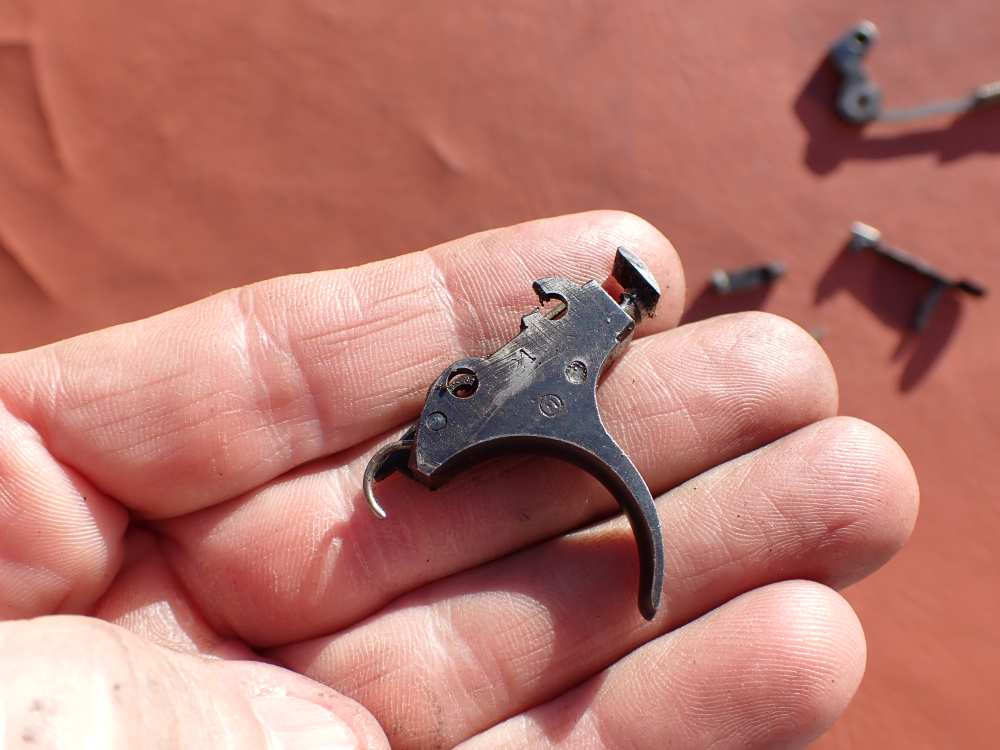 BROWNING HI POWER PRE WAR 9MM PISTOL WITH TANGENT SIGHT FACTORY PARTS KIT -img-166