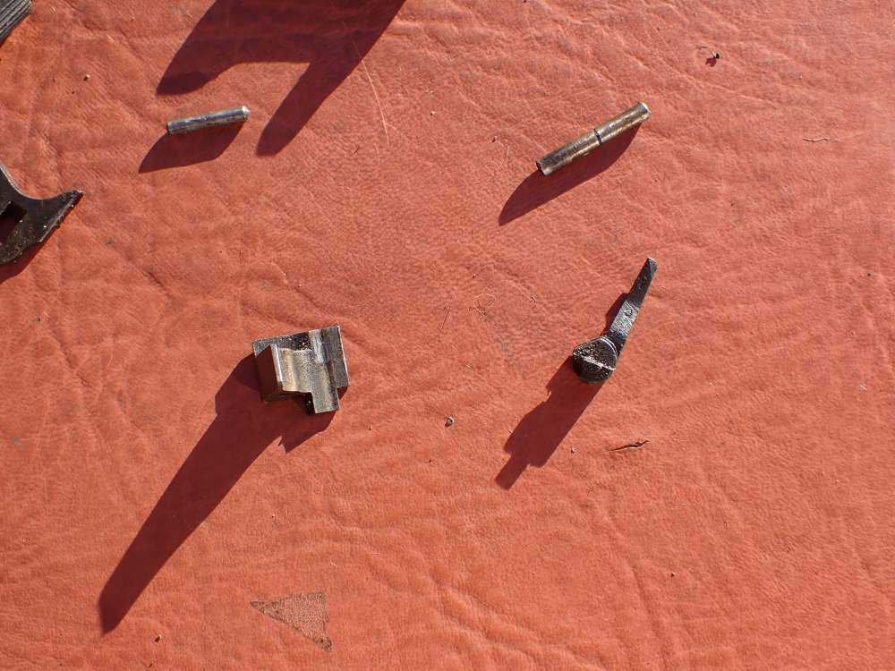BROWNING HI POWER PRE WAR 9MM PISTOL WITH TANGENT SIGHT FACTORY PARTS KIT -img-197