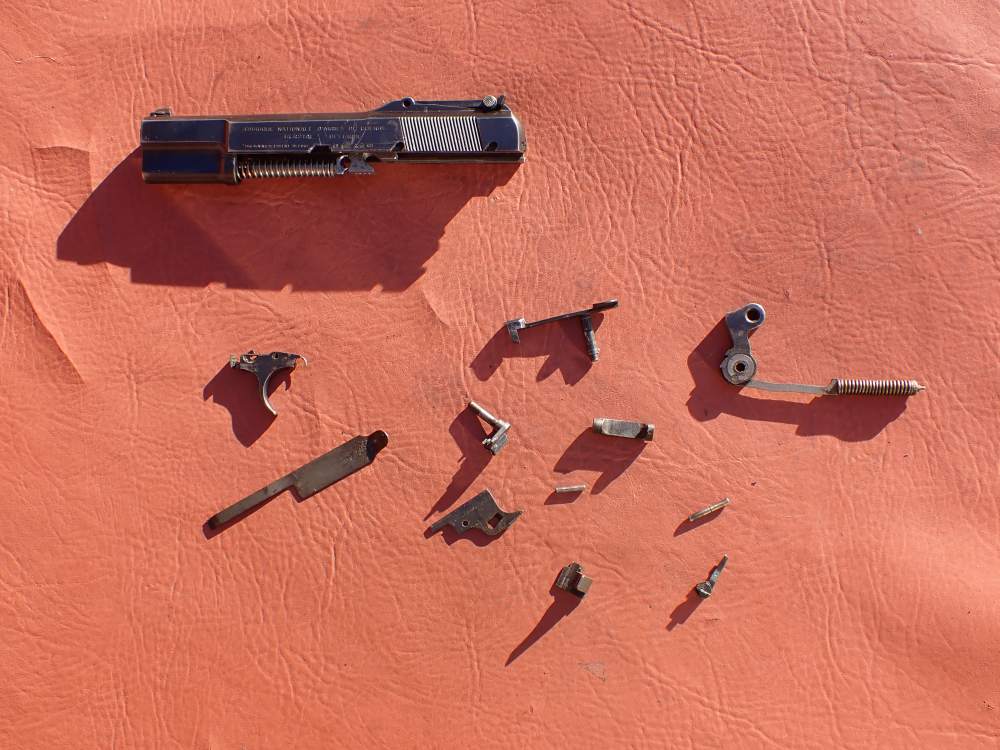 BROWNING HI POWER PRE WAR 9MM PISTOL WITH TANGENT SIGHT FACTORY PARTS KIT -img-200
