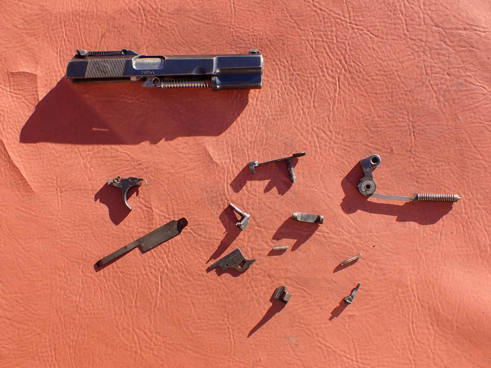 BROWNING HI POWER PRE WAR 9MM PISTOL WITH TANGENT SIGHT FACTORY PARTS KIT -img-199