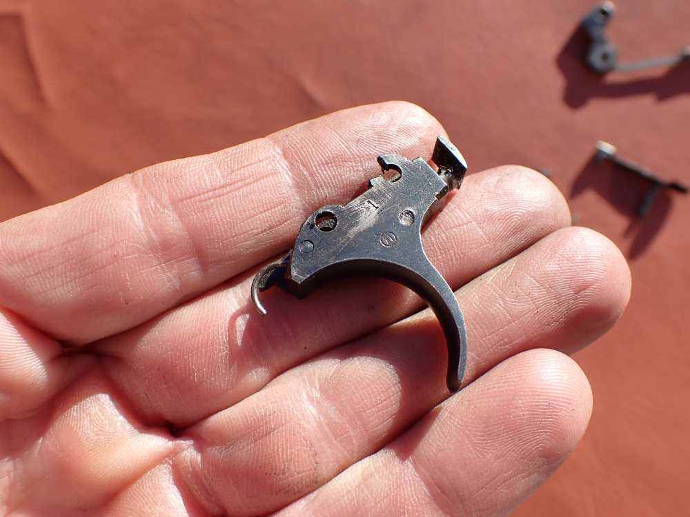 BROWNING HI POWER PRE WAR 9MM PISTOL WITH TANGENT SIGHT FACTORY PARTS KIT -img-168