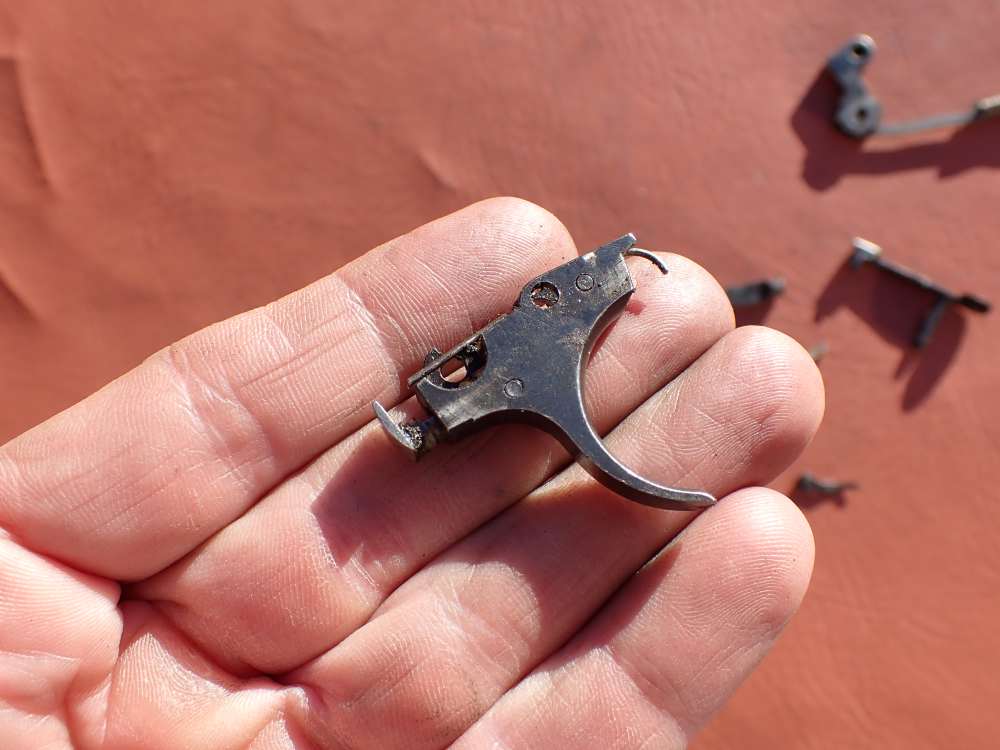 BROWNING HI POWER PRE WAR 9MM PISTOL WITH TANGENT SIGHT FACTORY PARTS KIT -img-163