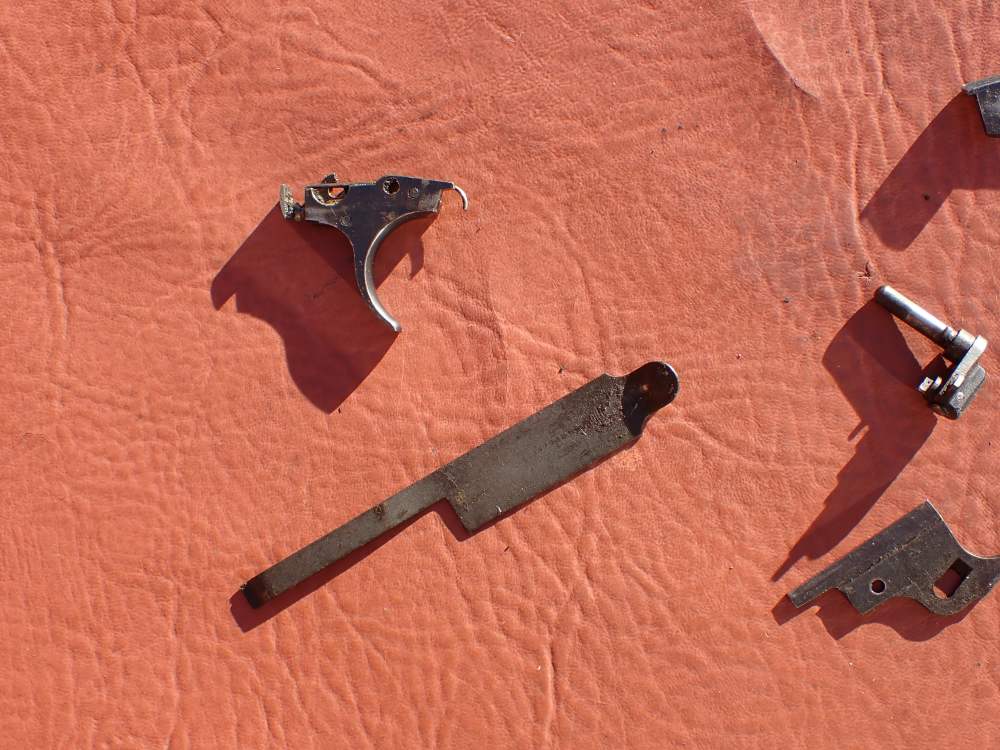BROWNING HI POWER PRE WAR 9MM PISTOL WITH TANGENT SIGHT FACTORY PARTS KIT -img-190