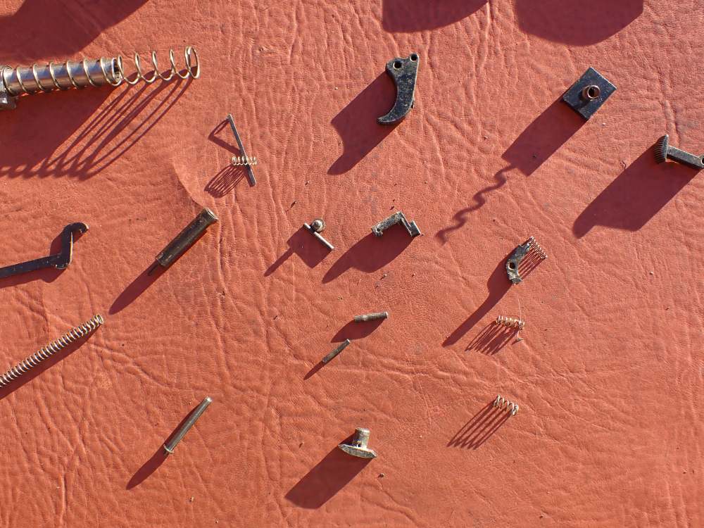 ERMA EP-25 FACTORY .25ACP PISTOL PARTS KIT SET WITH ORIGINAL GRIPS-img-44