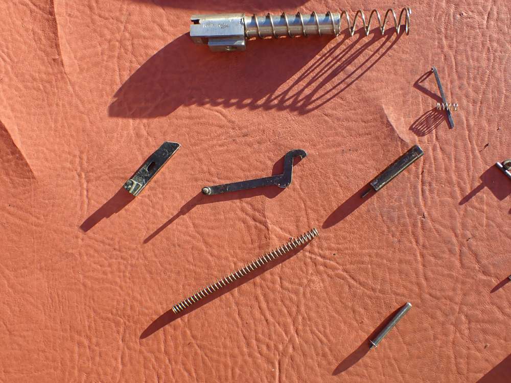 ERMA EP-25 FACTORY .25ACP PISTOL PARTS KIT SET WITH ORIGINAL GRIPS-img-42
