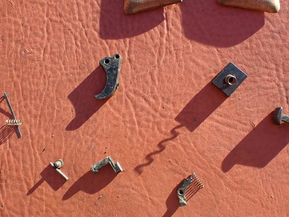 ERMA EP-25 FACTORY .25ACP PISTOL PARTS KIT SET WITH ORIGINAL GRIPS-img-46
