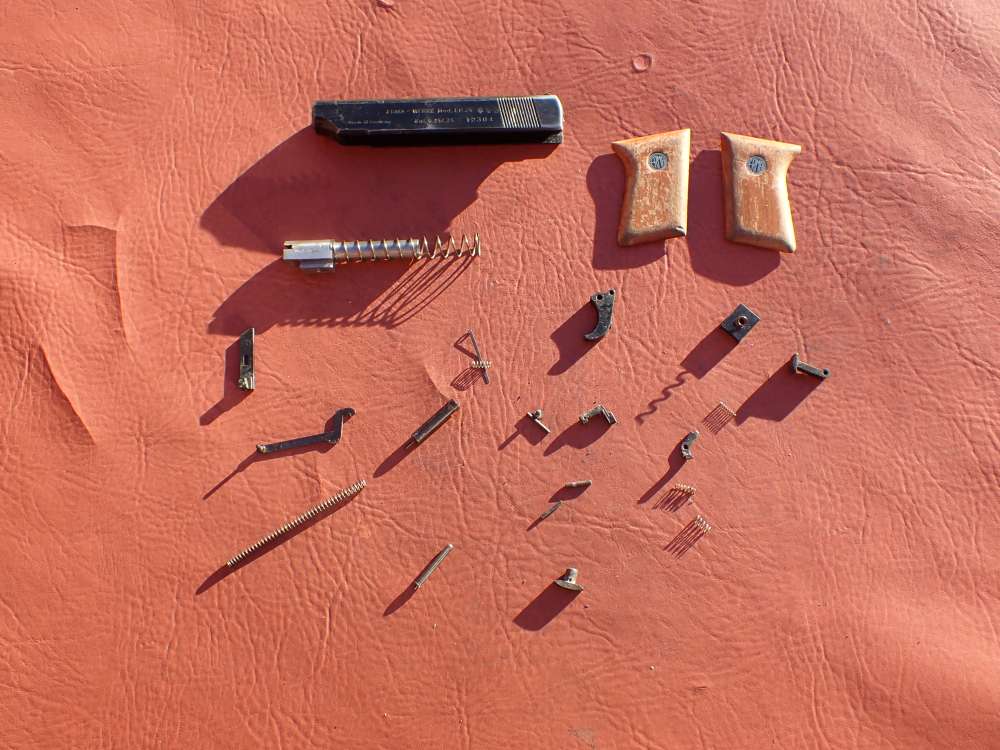 ERMA EP-25 FACTORY .25ACP PISTOL PARTS KIT SET WITH ORIGINAL GRIPS-img-1