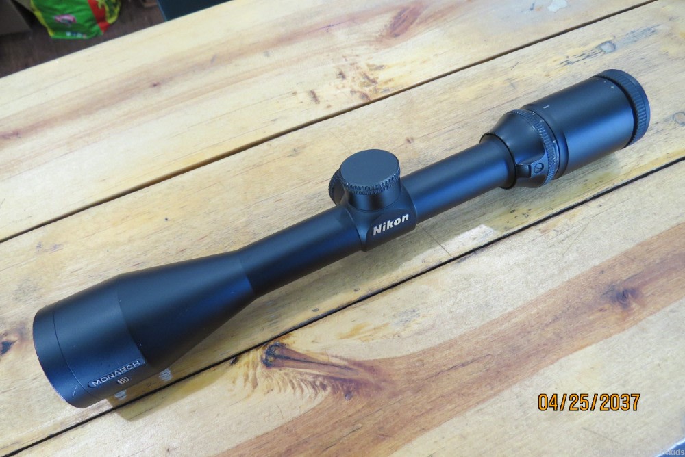 Nikon Monarch 3    2.5-10x42mm BDC reticle -img-0