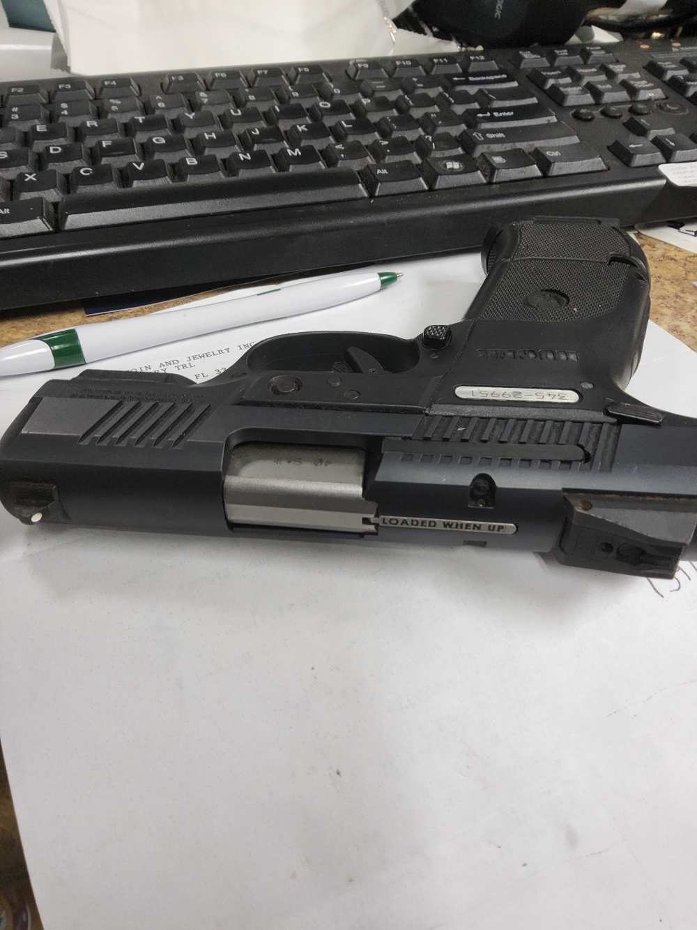 HAND GUN RUGER SR40C, 40 S&W,
SEMI-AUTOMATIC; USED 1 extended mag-img-1