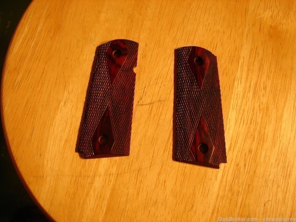 1911 OFFICERS MODEL GRIPS FANCY WALNUT DIAMOND PATERN-img-0