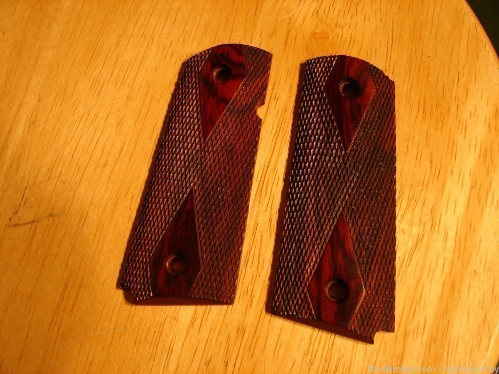 1911 OFFICERS MODEL GRIPS FANCY WALNUT DIAMOND PATERN-img-6