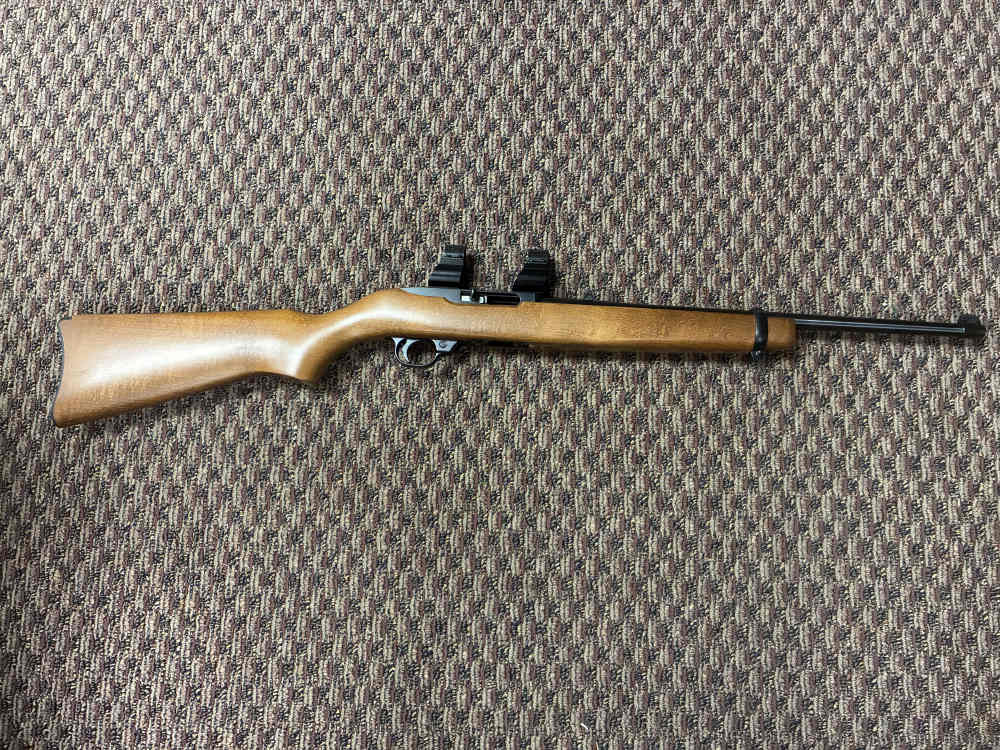 Ruger 10/22 carbine old style like new, wood stock, scope rings-img-0