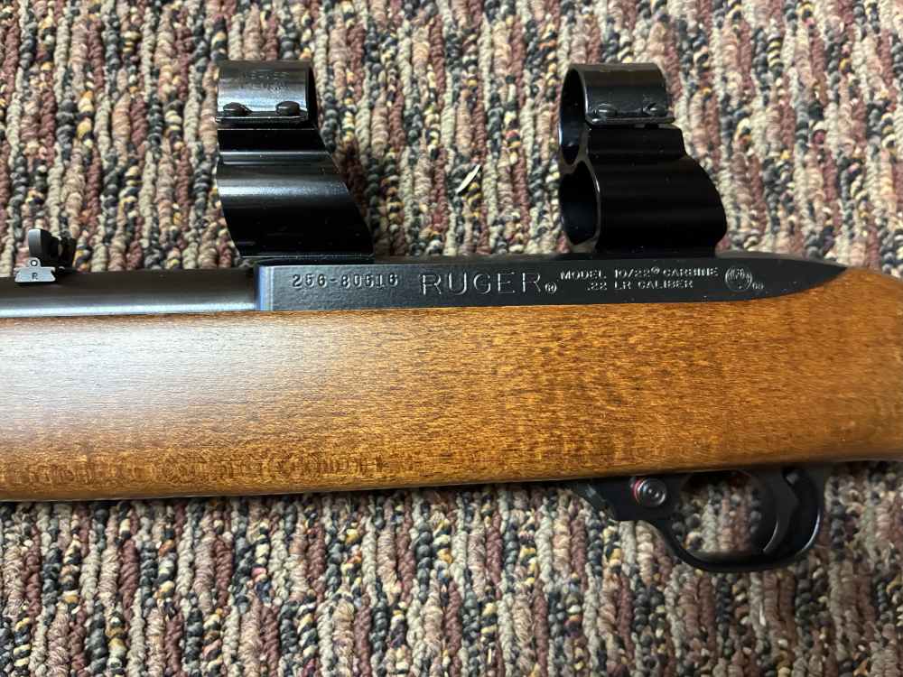 Ruger 10/22 carbine old style like new, wood stock, scope rings-img-2
