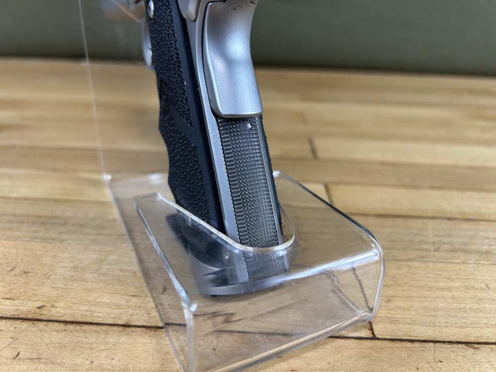 Kimber Stainless Target II 1911 Pistol .45 ACP Semi Auto Two Mags VGC Hogue-img-11