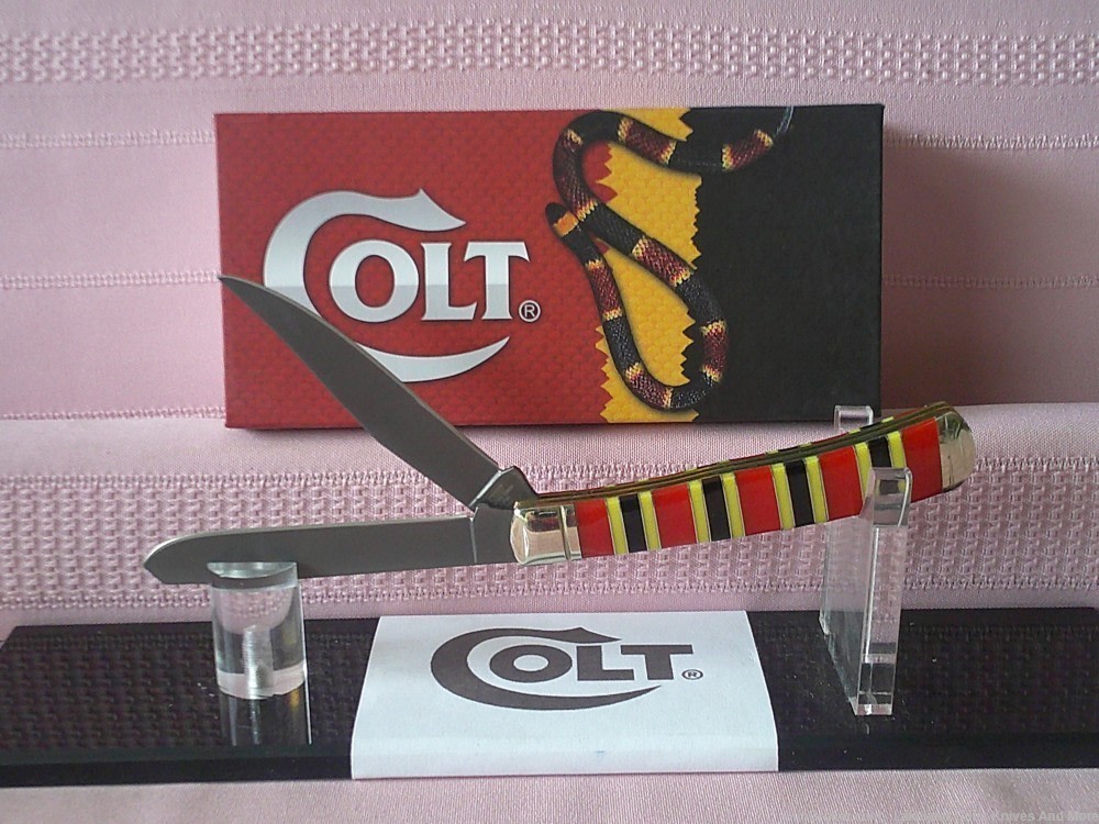 NIB Colt Coral Snake Series 2 Blade Trapper Titanium Blade Coated Knife.-img-2