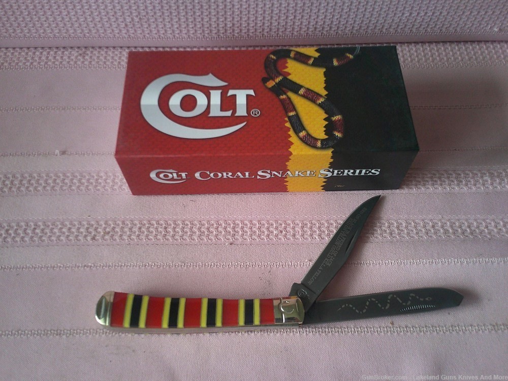 NIB Colt Coral Snake Series 2 Blade Trapper Titanium Blade Coated Knife.-img-3