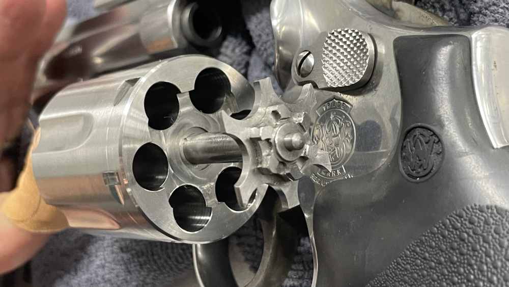 Smith & Wesson 686-4 .357 Magnum, 6 rds. 6" Barrel w/ Swift No.663s Scope-img-39