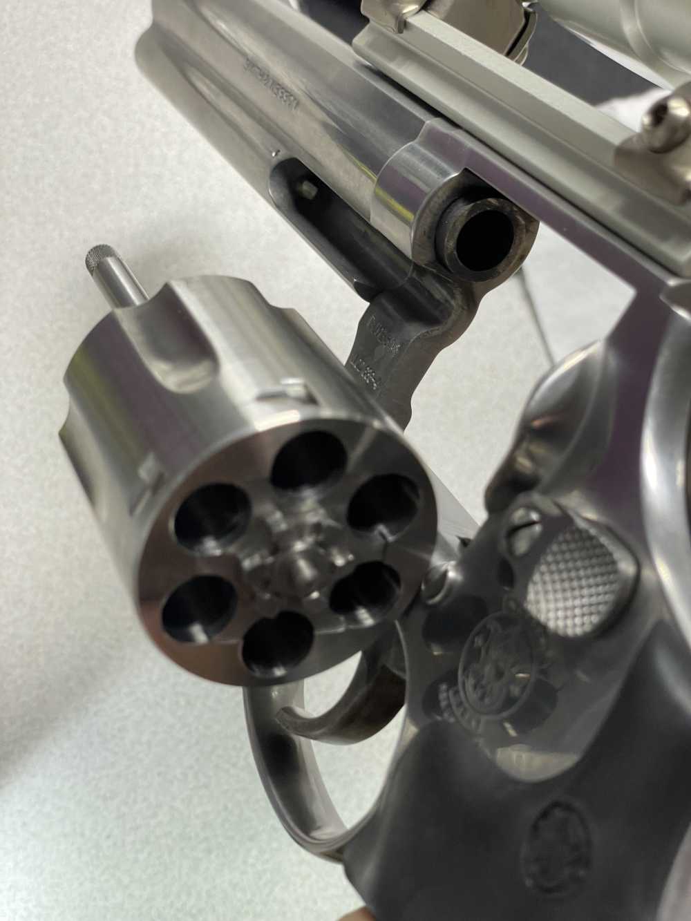 Smith & Wesson 686-4 .357 Magnum, 6 rds. 6" Barrel w/ Swift No.663s Scope-img-43