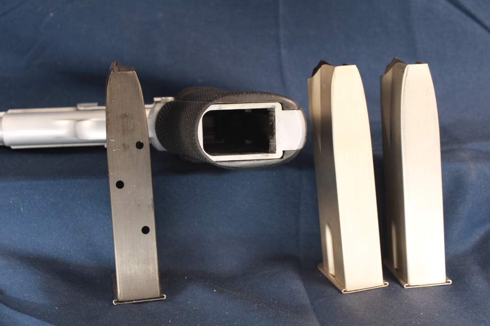 (42763)USED 1976 Browning Hi-Power 9 MM 4.5" barrel W/ (3) Magazines -img-11