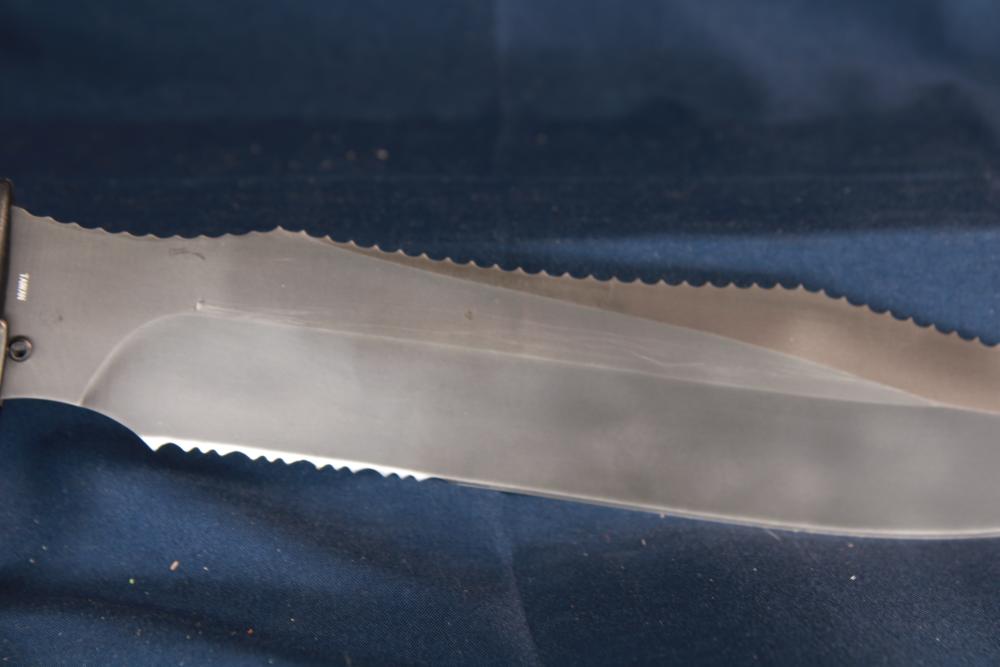 LNIB SOG Tiger Shark Elite 15.25" length 9" blade knife-img-4