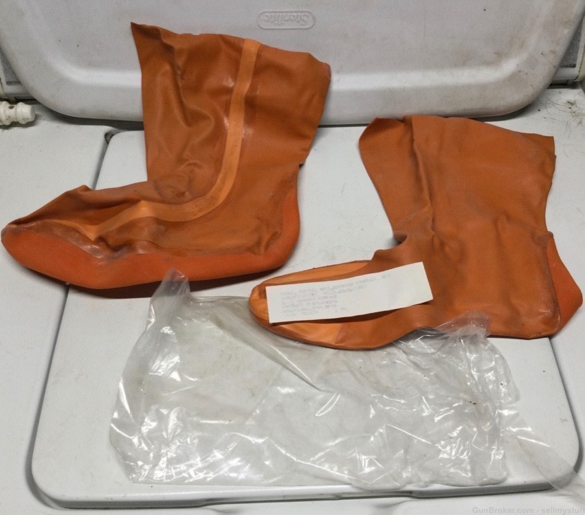 Vintage 1950s USAF MK5A anti-exposure Flying Socks w/original bag ,unused-img-1