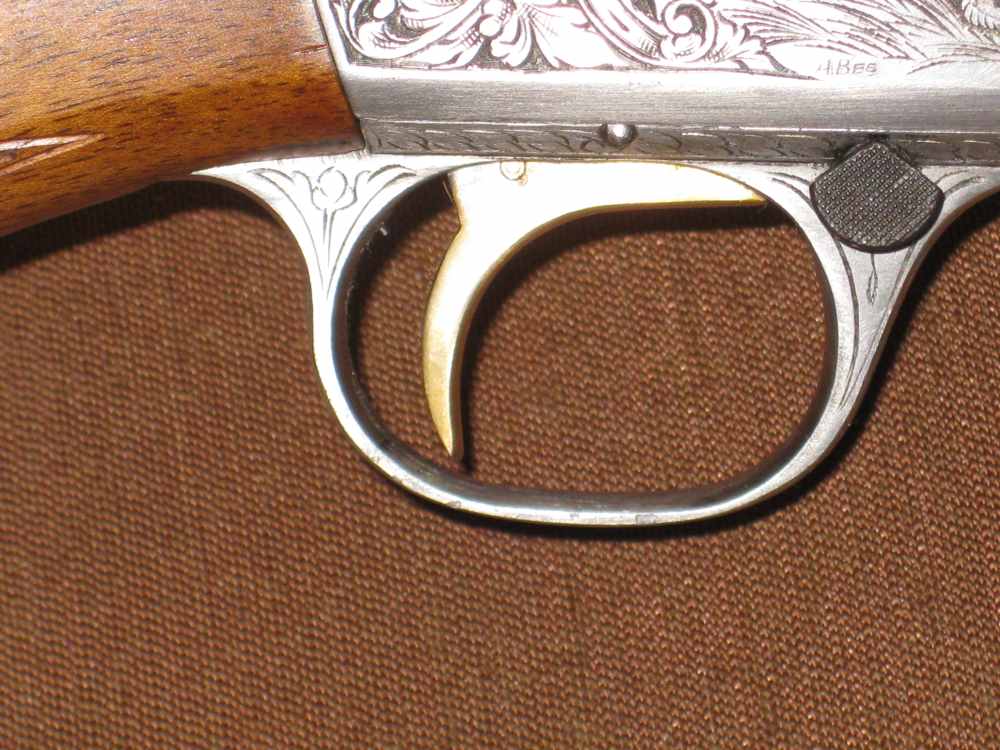 Browning .22 LR Grade III engraved by Angelo Bee 4x wood with case !!-img-17