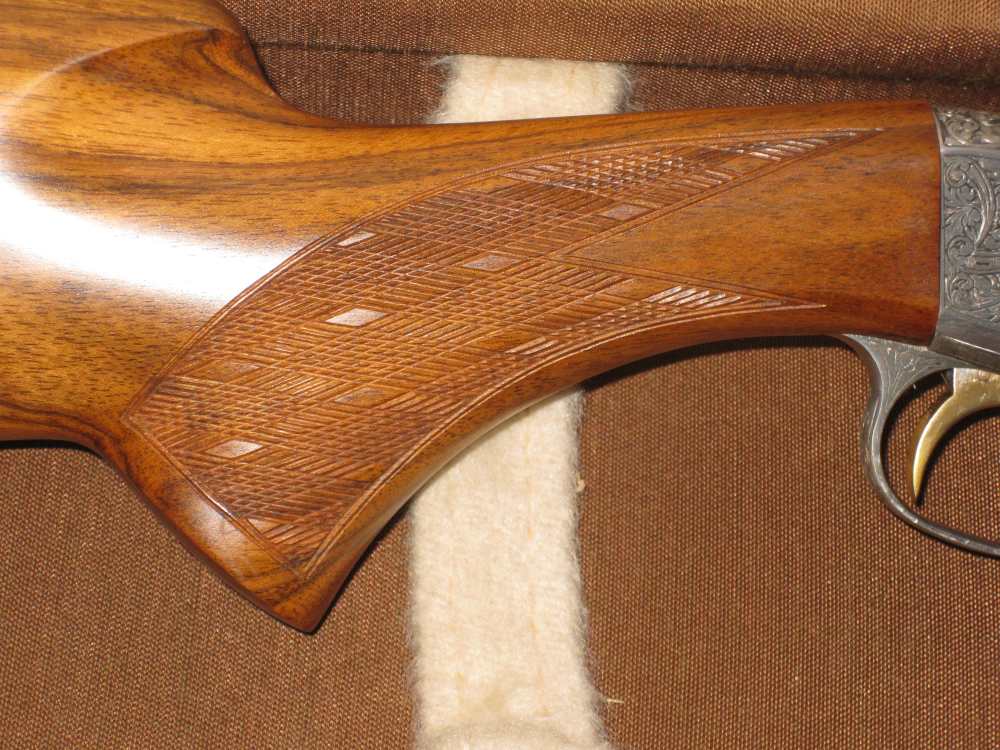 Browning .22 LR Grade III engraved by Angelo Bee 4x wood with case !!-img-15