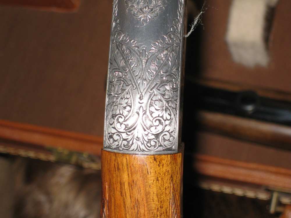 Browning .22 LR Grade III engraved by Angelo Bee 4x wood with case !!-img-10